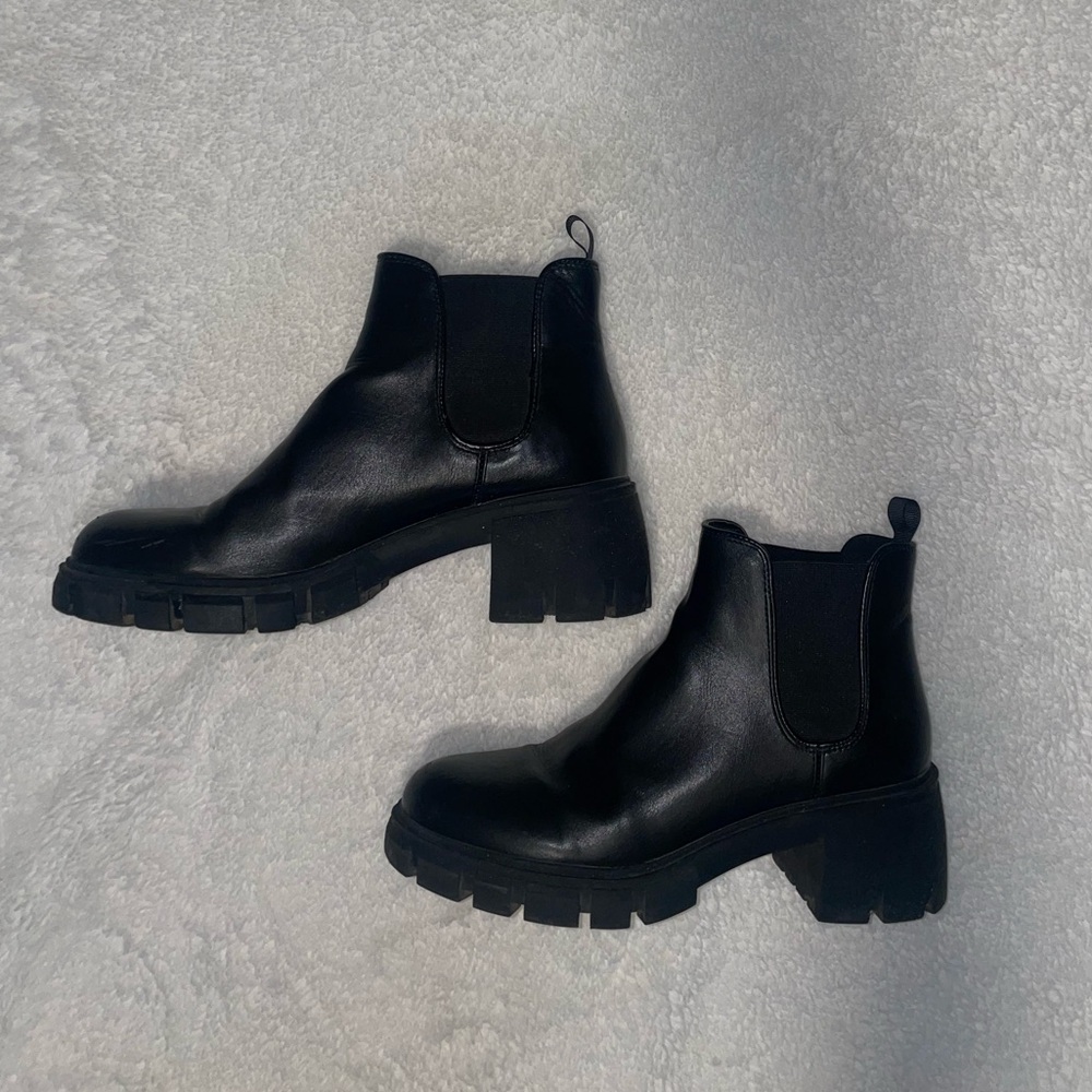 Steve Madden Black Leather Chunky Ankle Boot